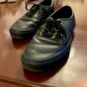 Women’s size 9 black leather vans 9/10 condition